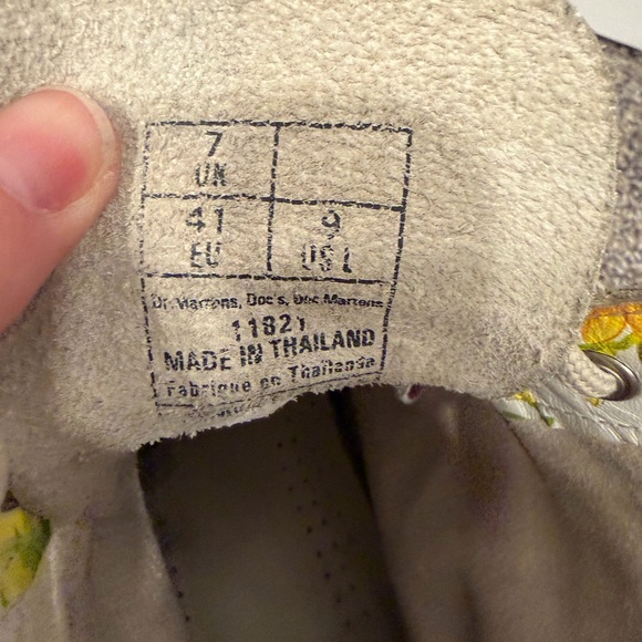 Doc martens women’s Floral Lace-Up Boots size 9 - Picture 10 of 10